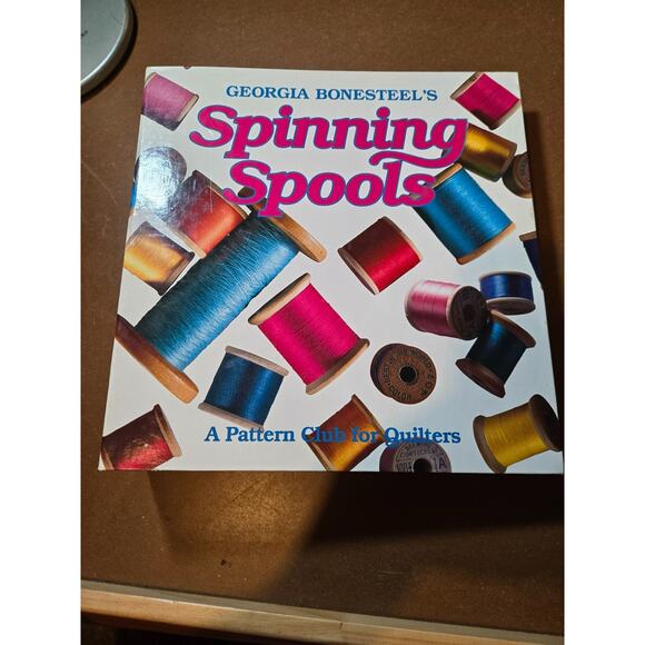 Georgia Bonesteel's Spinning Spools A Pattern Club for Quilters Pattern Binder - Picture 1 of 6